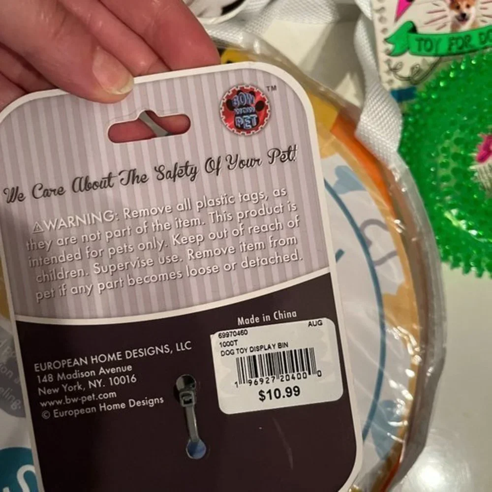 Pop-Up‎ Kennel  / Pooch Pen & Three Dog Toys  (Size Small) (new)